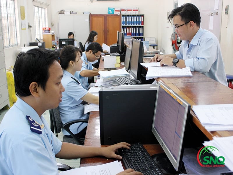 Khai báo hải quan và nộp hồ sơ