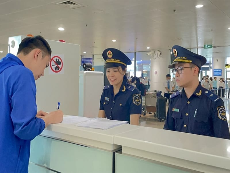 Lưu ý quan trọng khi làm việc với Hải quan sân bay